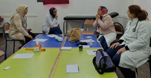 قافلة طبية متعددة التخصصات مع توزيع النظارات بالمجان