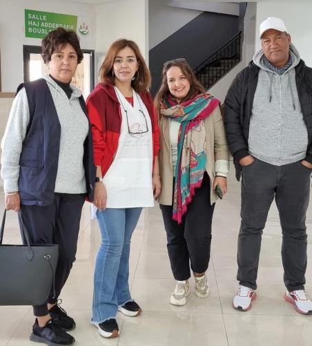 قافلة طبية متعددة التخصصات مع توزيع النظارات بالمجان