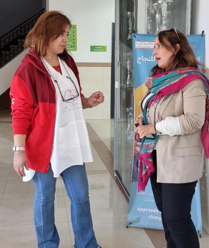 قافلة طبية متعددة التخصصات مع توزيع النظارات بالمجان
